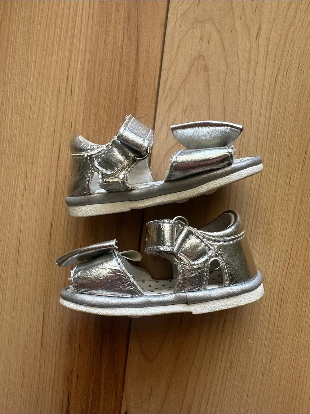 L’AMOUR Angel Bessie Bow Silver Sandal (Baby)